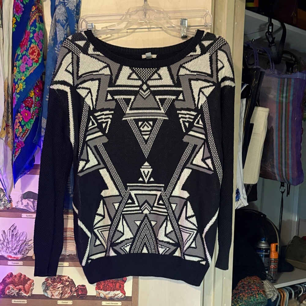 Ecote Geometric Black and White Sweater